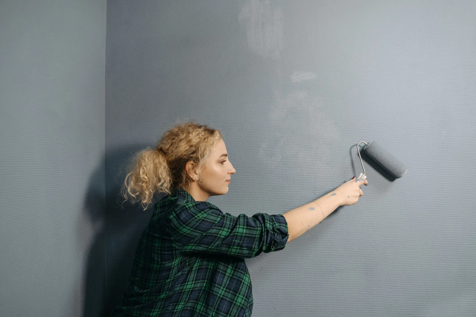 Painter rolling interior wall in Topeka, KS
